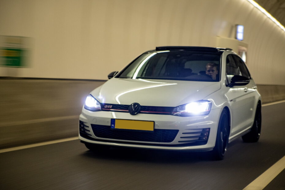 Volkswagen Golf tunnel